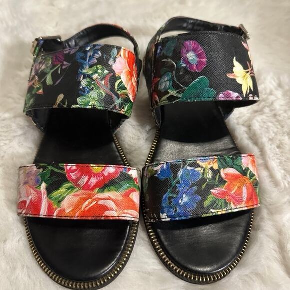 FOREVER 21 Floral Sandals - Picture 7 of 7